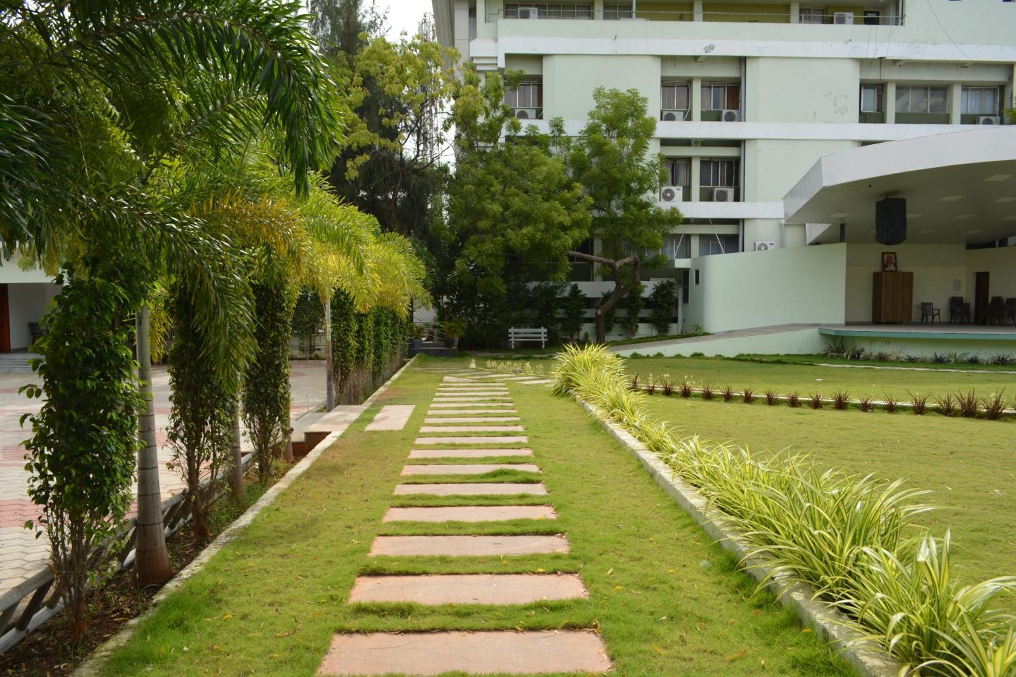 Hotel Geetha International Thoothukudi Extérieur photo