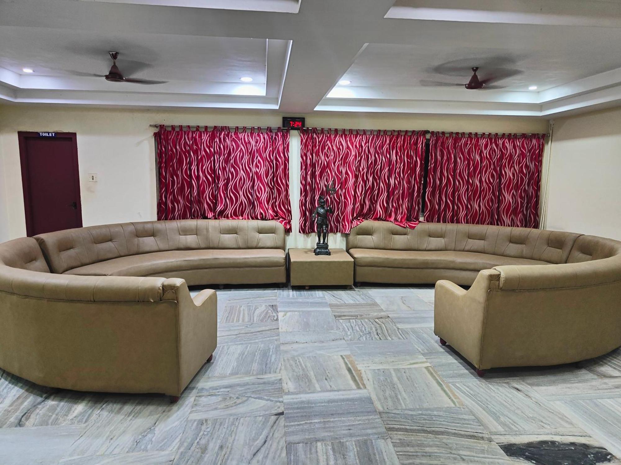 Hotel Geetha International Thoothukudi Extérieur photo