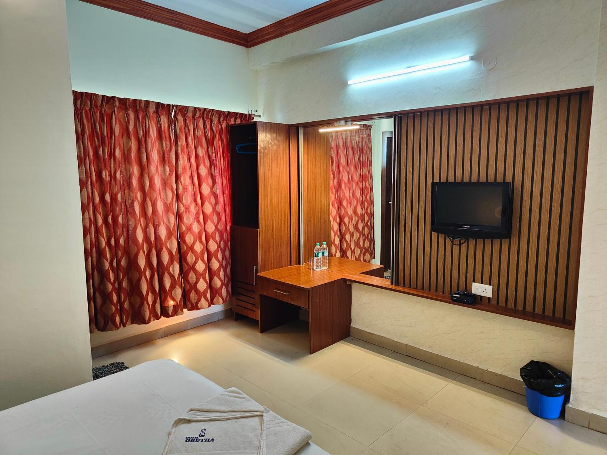 Hotel Geetha International Thoothukudi Extérieur photo