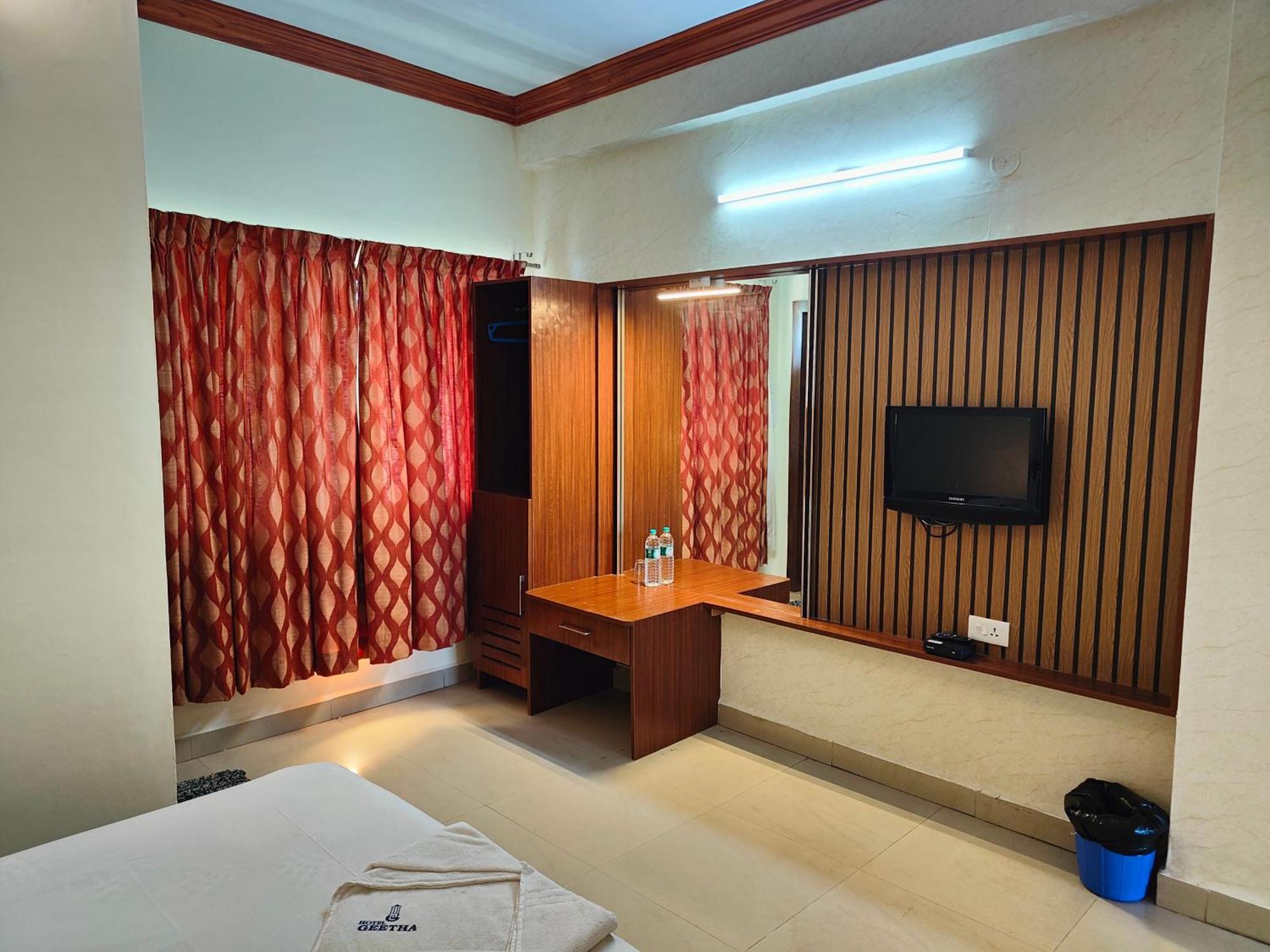 Hotel Geetha International Thoothukudi Extérieur photo