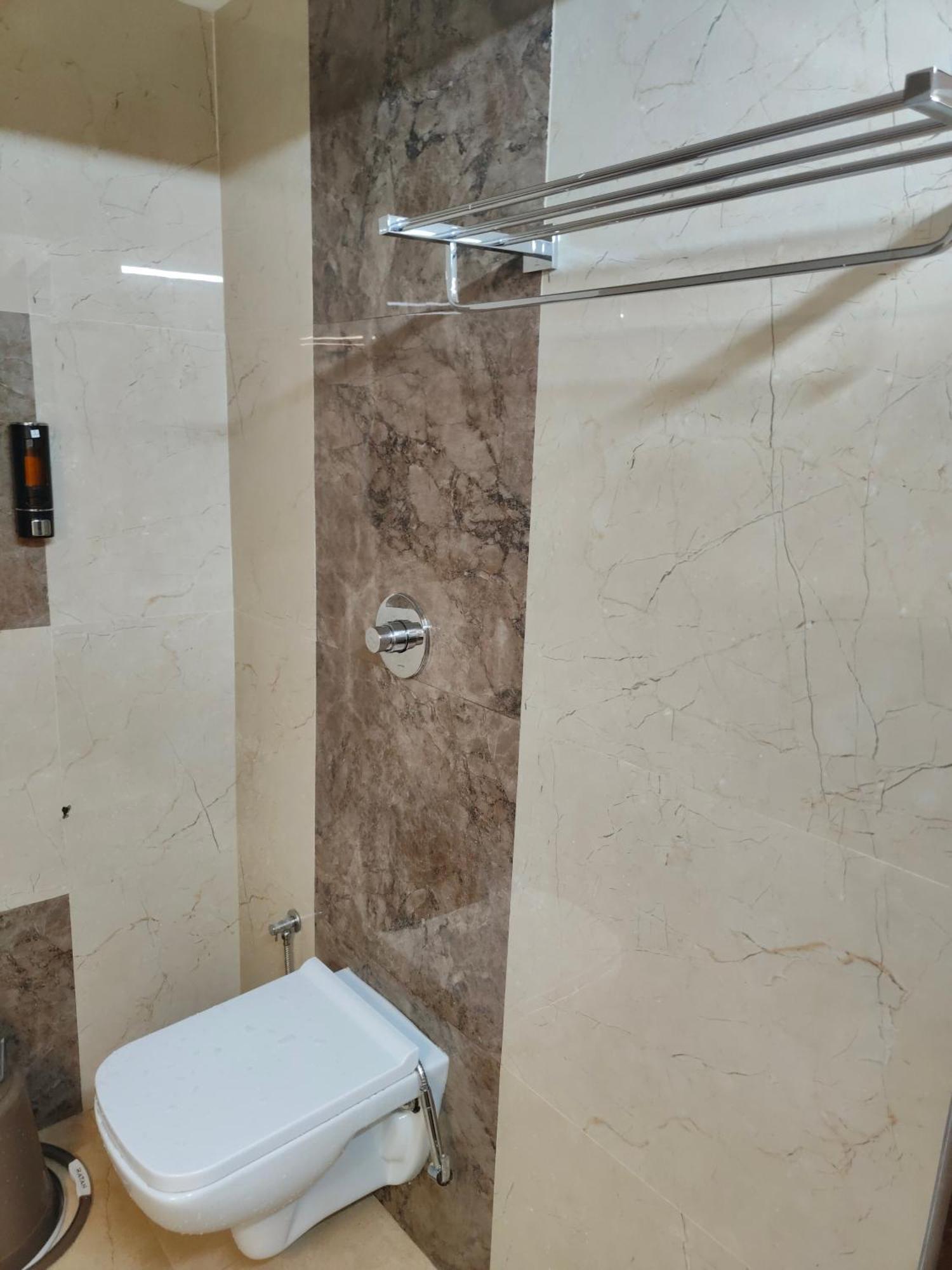 Hotel Geetha International Thoothukudi Extérieur photo